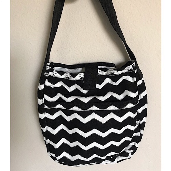 thirty-one Handbags - Crossbody Purse by Thirtyone thirty-one Handbags - Crossbody Purse by Thirtyone